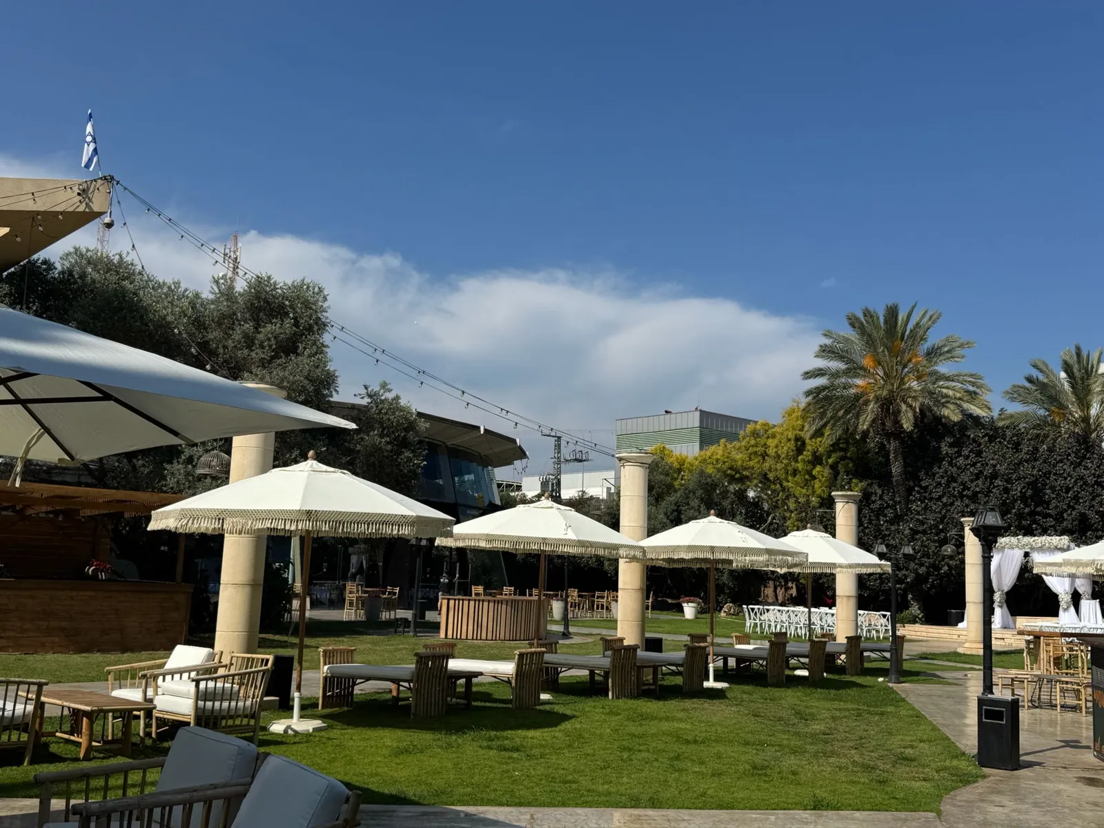 גן האירועים – מדשאות רחבות וחלל מקורה